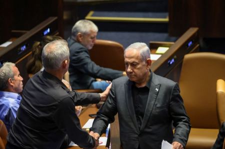 المصادقة على اقامة حكومة الطوارئ في الكنيست 